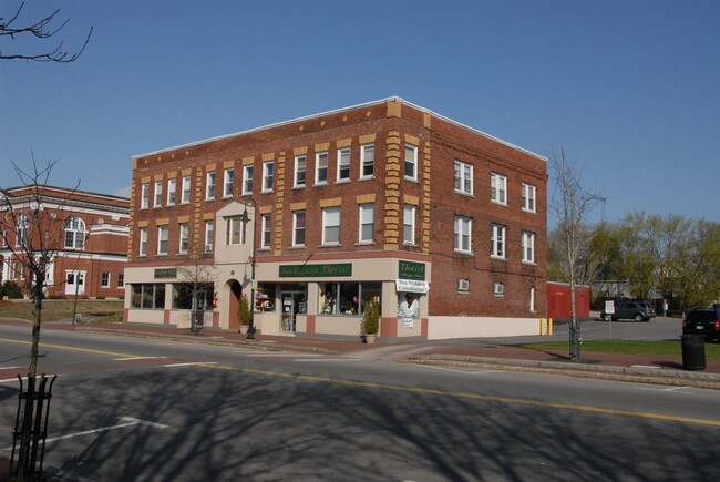Building Photo - 15 W Broadway