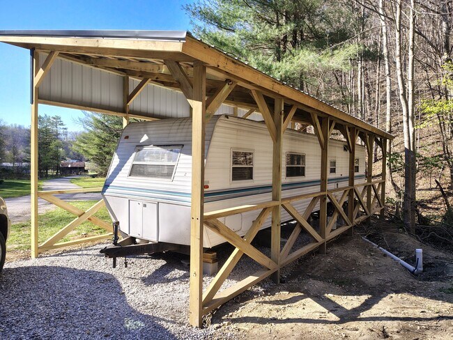 Building Photo - 372 Ester Spur Rd