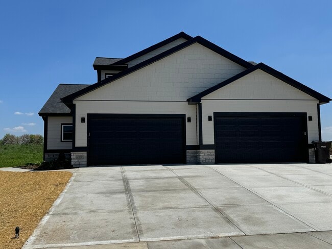 Building Photo - 6570 Vista Valley
