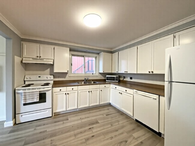 Building Photo - 255 Blackhorne Dr