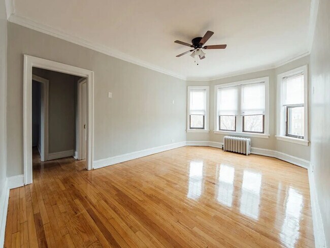 Building Photo - 2332 W Addison St