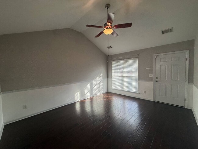 Building Photo - 139 Fox Haven Dr