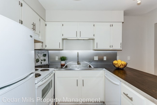 Building Photo - 1760 N Gentry Dr