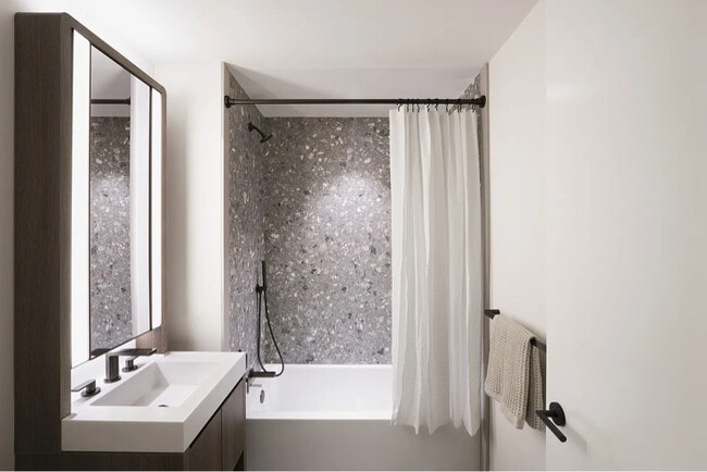 Building Photo - 1 W 60th St