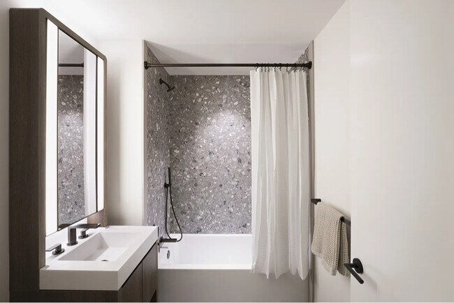 Foto del edificio - 1 W 60th St