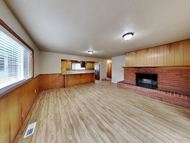 Foto del edificio - 12624 Rebecca Dr SW