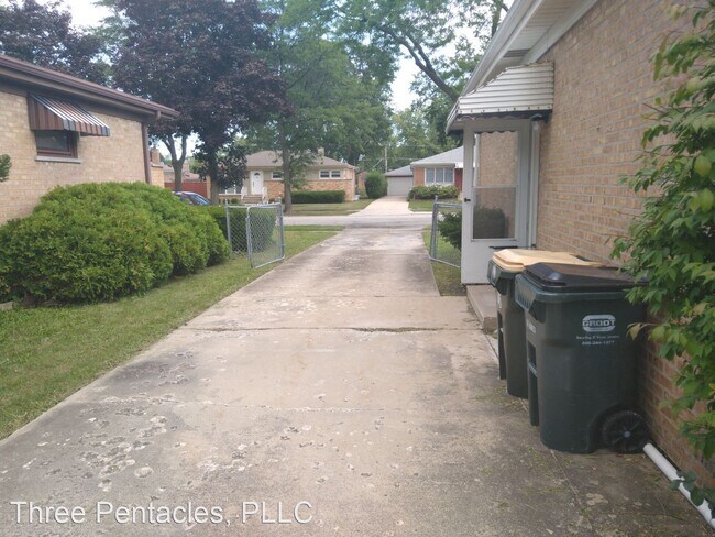 Building Photo - 3 br, 2 bath House - 9236 Osceola Ave