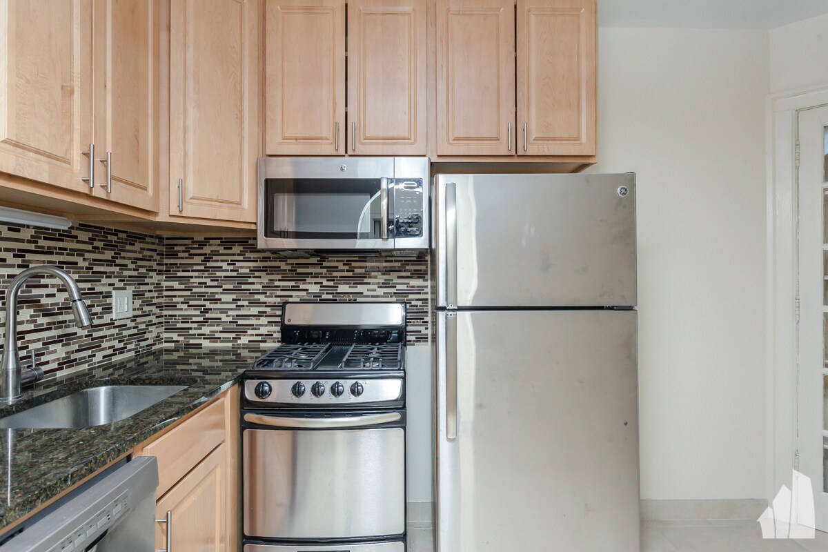 Foto principal - 1824 N Lincoln Park W