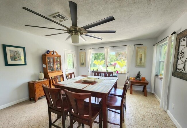 Building Photo - 11645 Oxford St