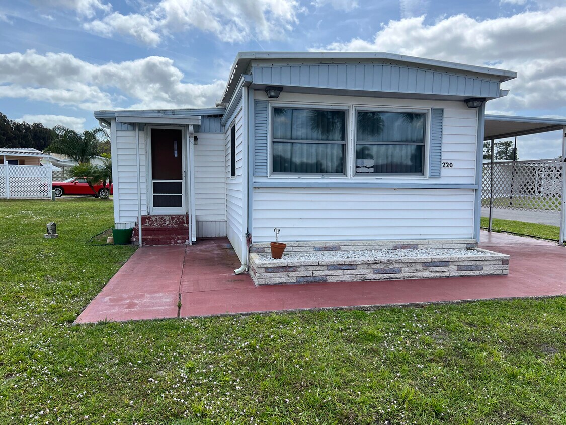 Primary Photo - 220 Holiday Park Blvd NE