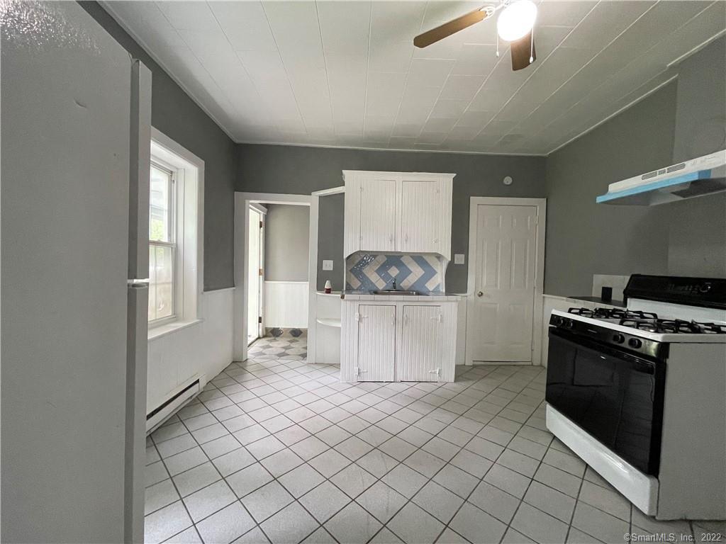 Primary Photo - 261 Yantic St