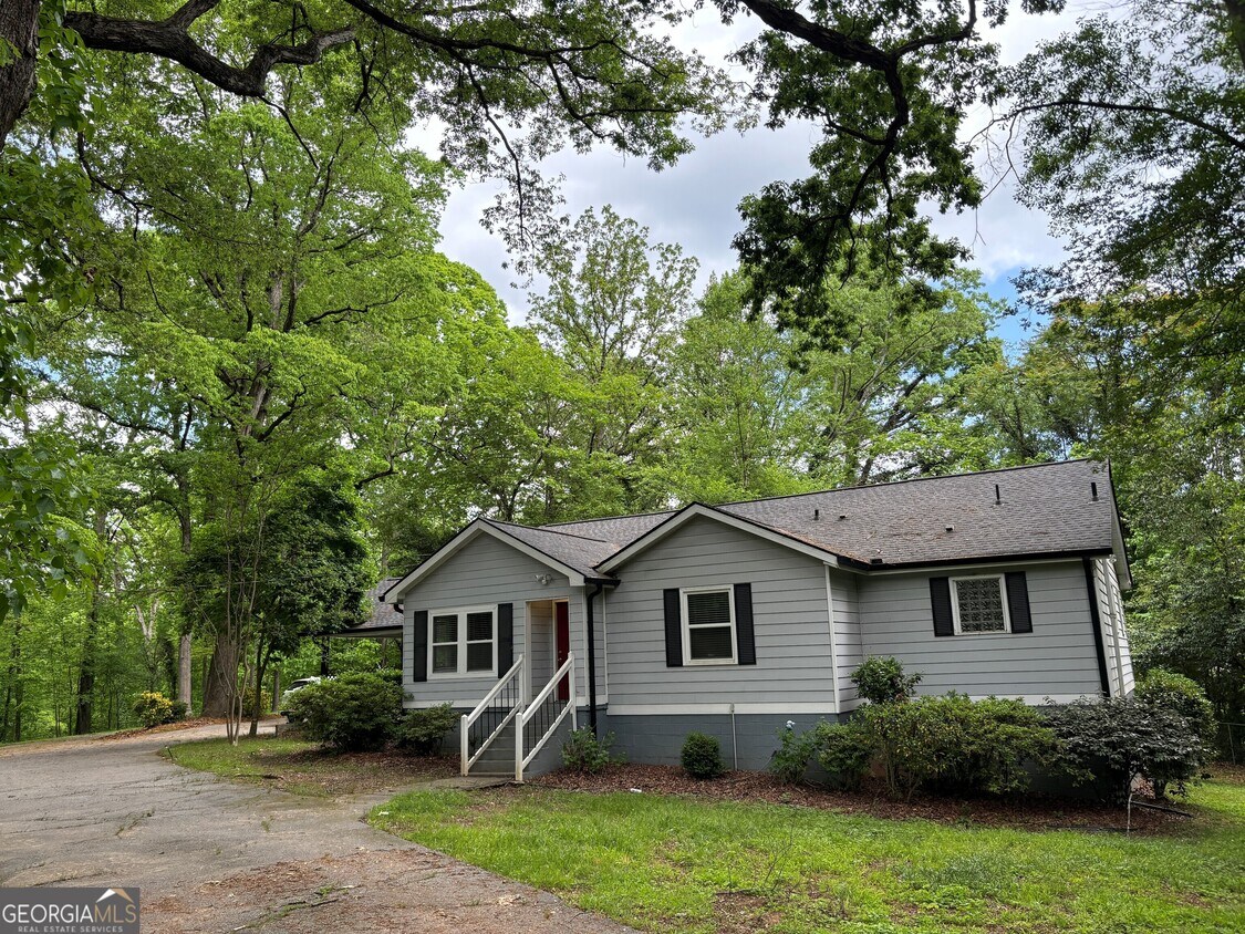 Primary Photo - 765 Bolton Rd NW
