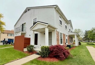 Building Photo - 42484 Saratoga Rd