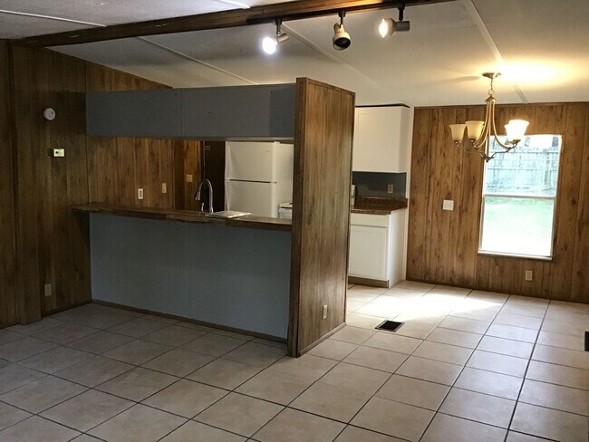 Building Photo - 108 Sandy Beach Ln