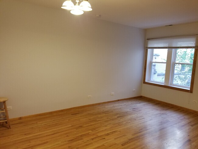Building Photo - 6312 N Fairfield Ave