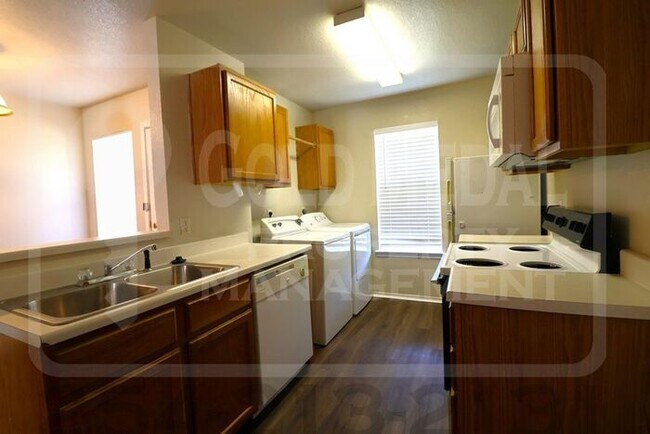 Foto del edificio - 1708 Spring Rose Cir