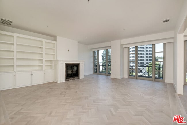 Building Photo - 10580 Wilshire Blvd