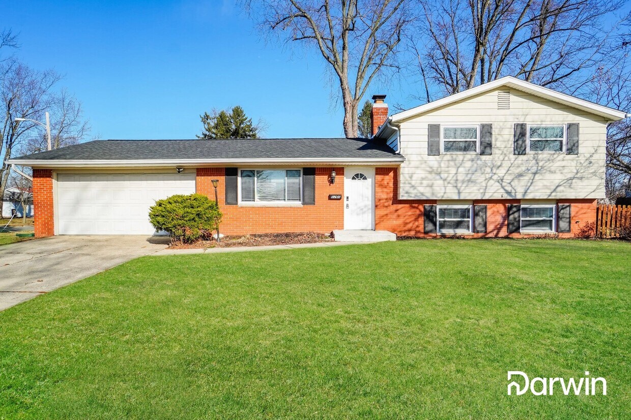 Primary Photo - 5266 Carbondale Drive, Columbus, OH 43232