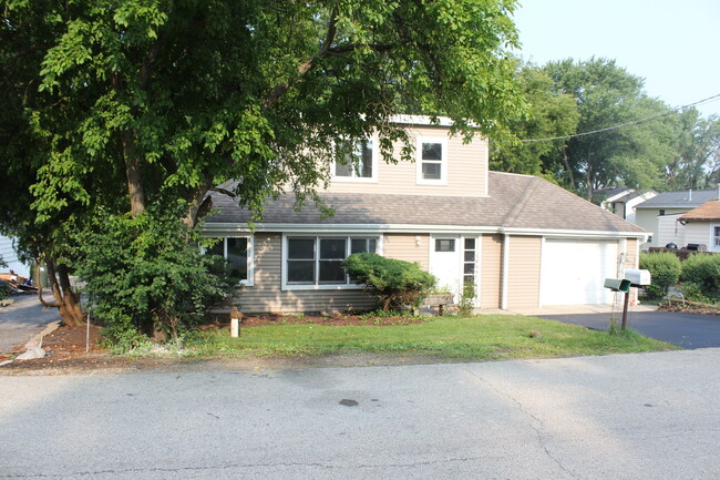 Building Photo - 403 S Highland Dr