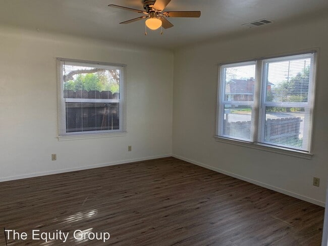 Building Photo - 700-710 E Tulare Ave
