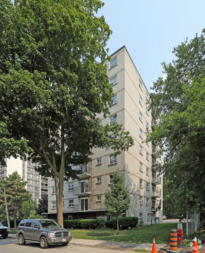 Building Photo - 92 Robinson St
