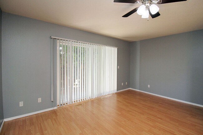 Foto del edificio - 3548-3548 NE 102nd Ave