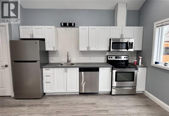 Building Photo - 140 Byron Ave