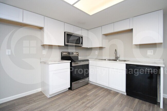 Building Photo - 6133 E Glencove St