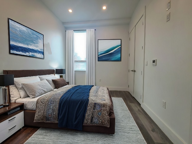 Building Photo - 715 Park Ave