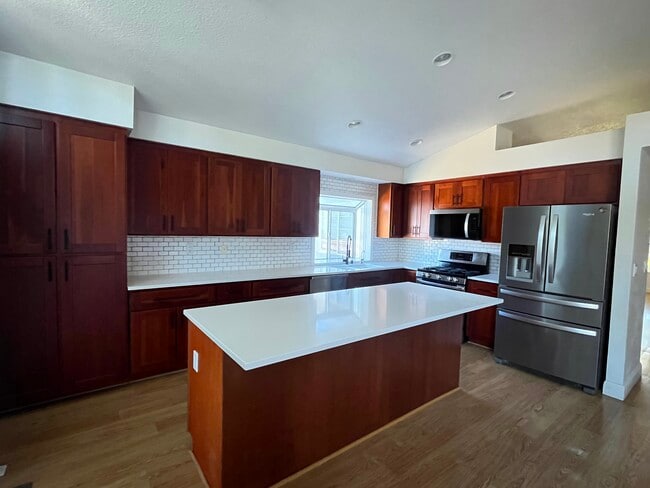 Foto del edificio - 705 Summer Cir