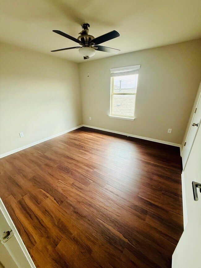 Foto del edificio - 400 Eagle Brook Ln