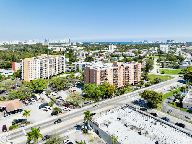 Building Photo - Three Horizons North