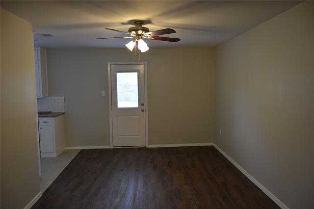 Foto del edificio - 7616 Parkwood Ln