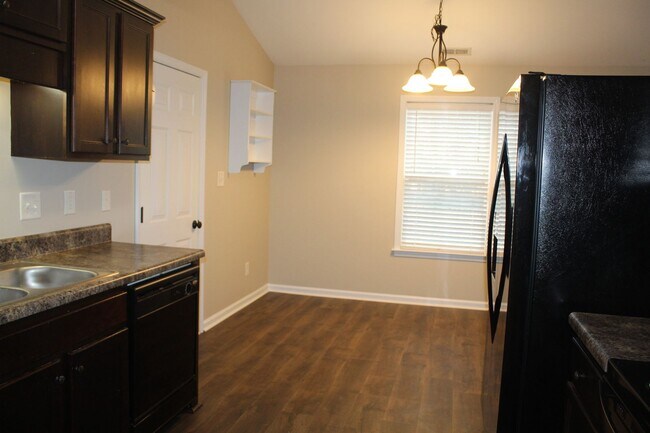 Foto del edificio - 3 Bed/2 Bath Home - 10 minutes to SJAFB!