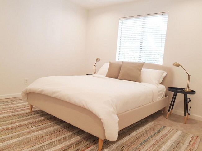 Foto del edificio - 7431 Holly Hill Dr