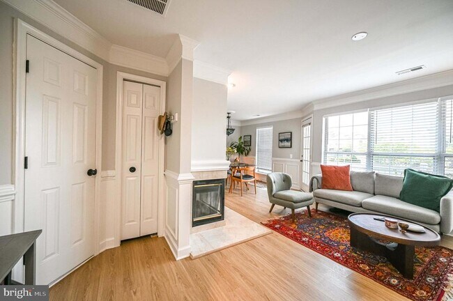 Foto del edificio - 46893 Eaton Terrace