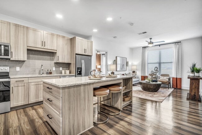 Building Photo - Axis Grand Crossing