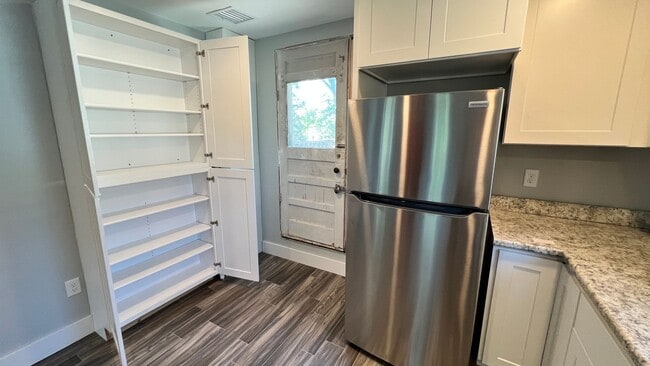 Building Photo - 24-28 Hill St