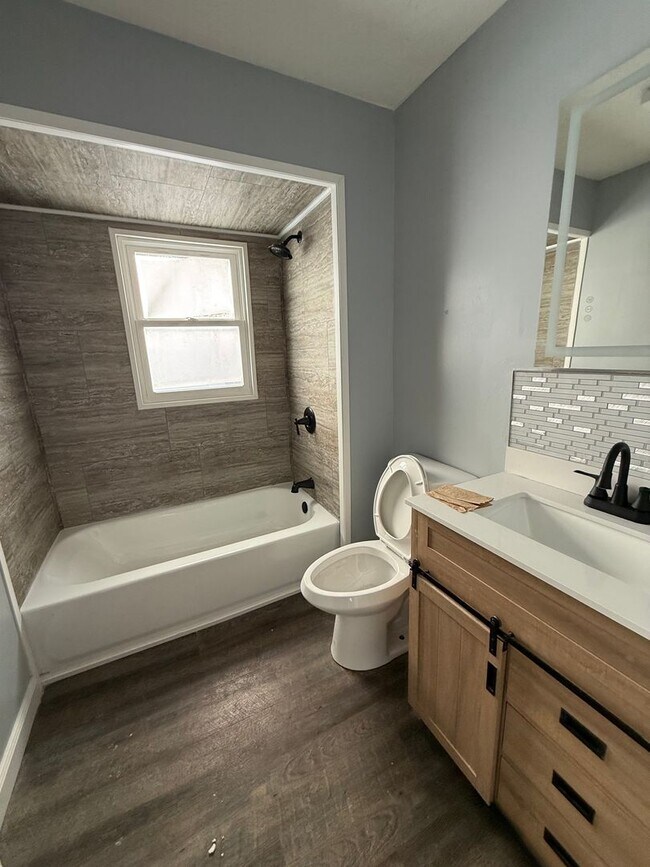 Foto del edificio - 3bd Single Akron Cash Pay/Section 8