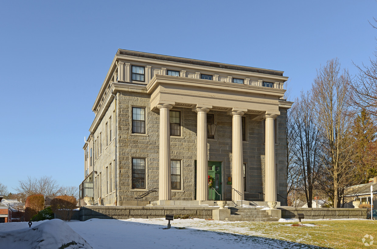 Fachada del edificio - Grinnell Mansion Congregate Housing