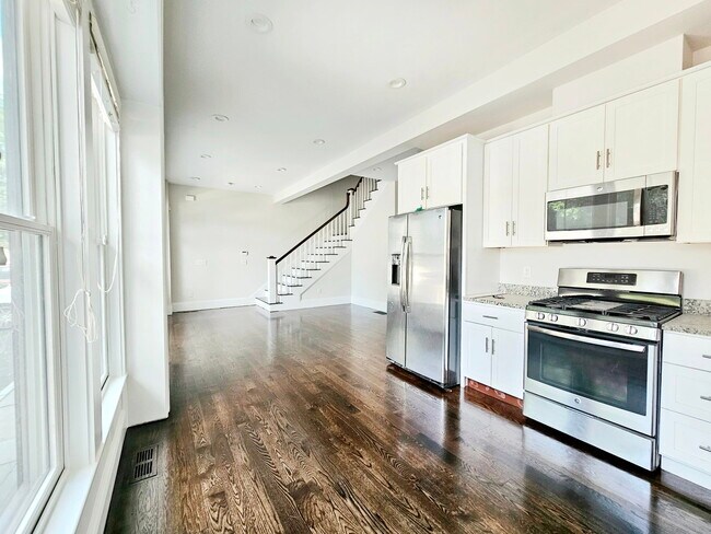 Foto del edificio - 2044 Beacon St