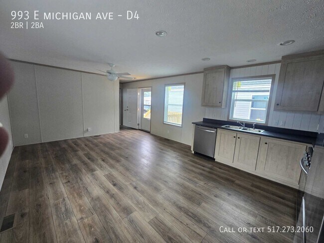 Building Photo - 993 E Michigan Ave