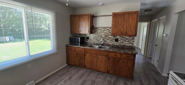 Foto del edificio - 270 S Riverside Dr