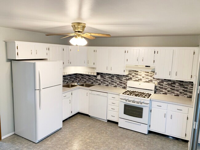 Kitchen/Dining Room - 2504 Westside Dr