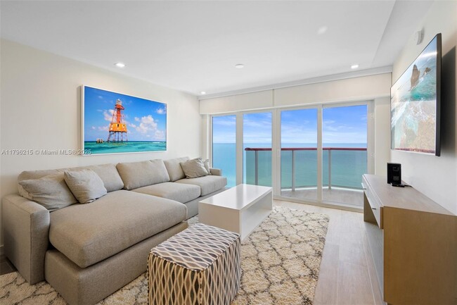 Foto del edificio - 6767 Collins Ave