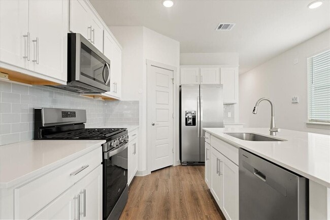 Building Photo - 523 Millbrook Blvd