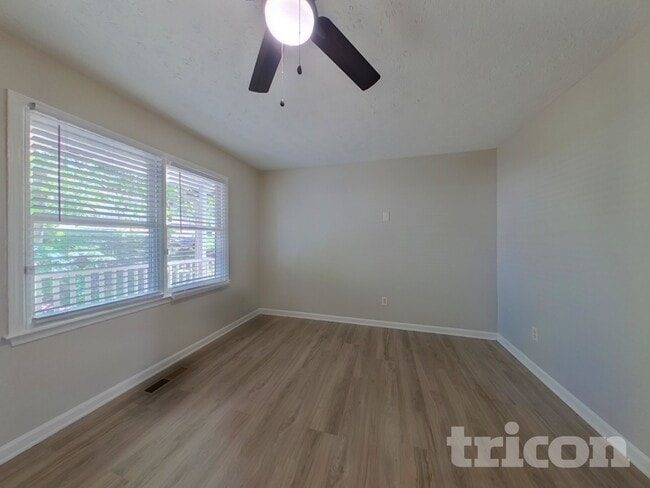 Foto del edificio - 2479 Hewatt Rd