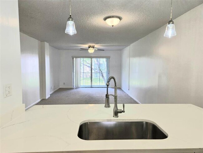 Foto del edificio - 1100 NW 87th Ave