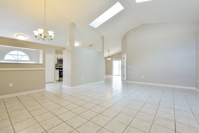 Building Photo - 778 Brightview Dr