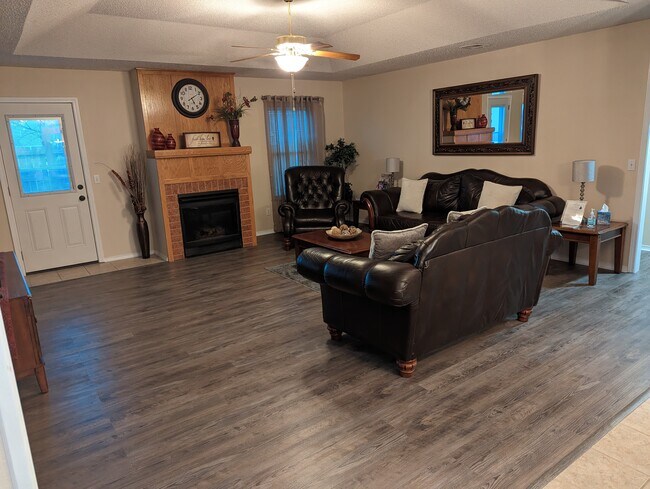 Building Photo - 104 Ivy Pl
